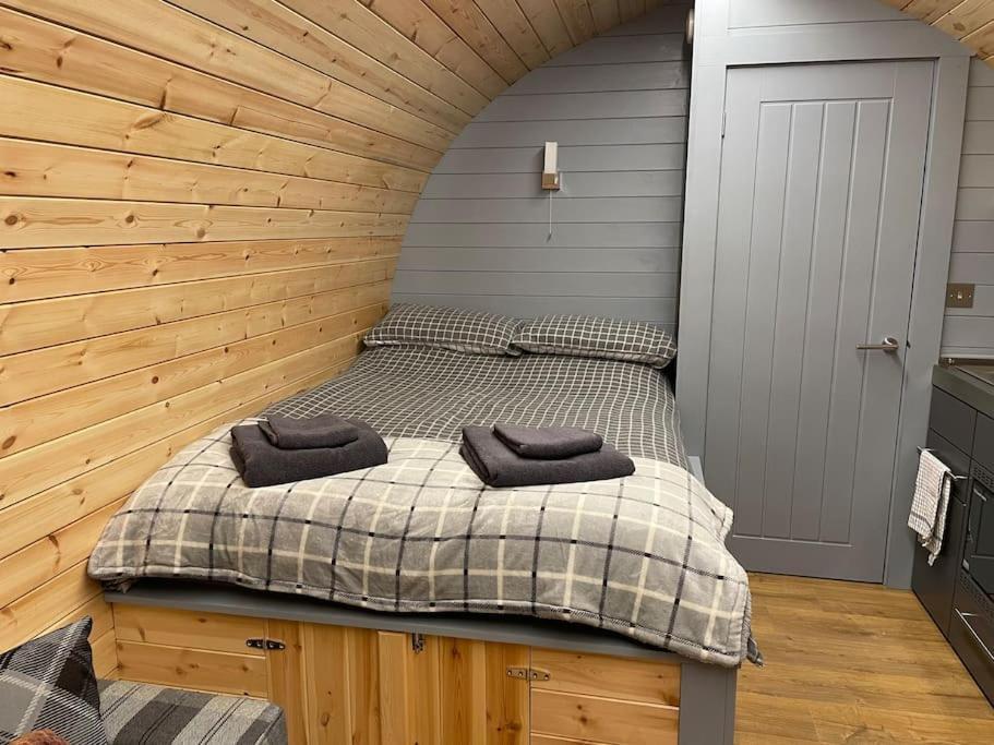 Bonny Wee Snug - Pod In Spean Bridge Lägenhet Exteriör bild