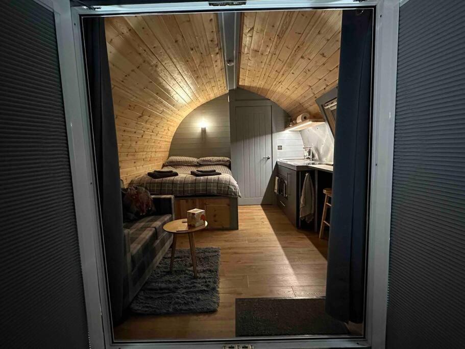 Bonny Wee Snug - Pod In Spean Bridge Lägenhet Exteriör bild