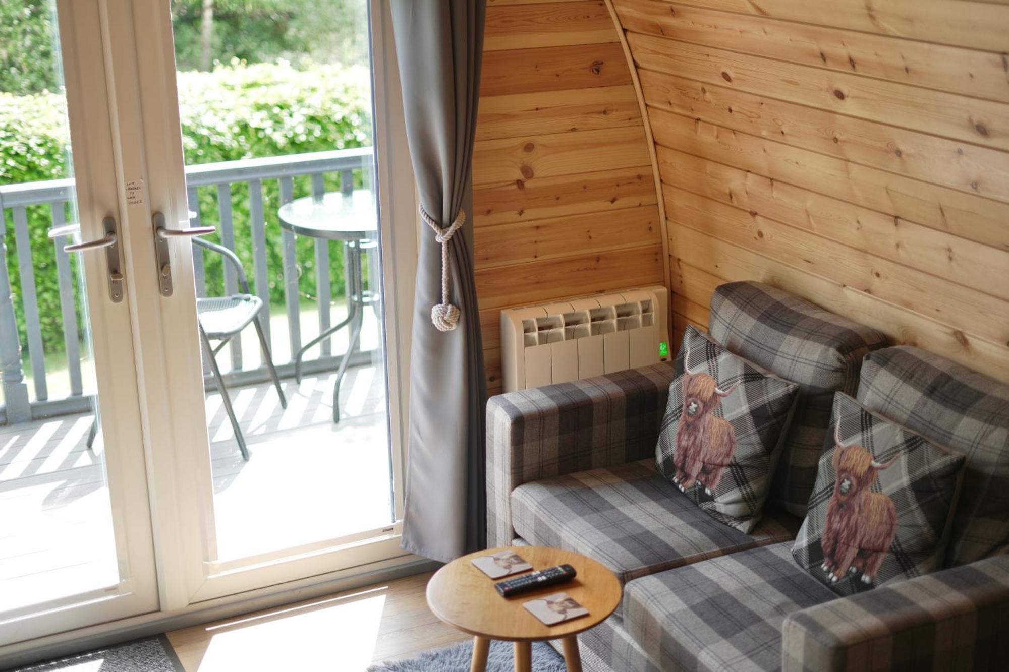 Bonny Wee Snug - Pod In Spean Bridge Lägenhet Exteriör bild